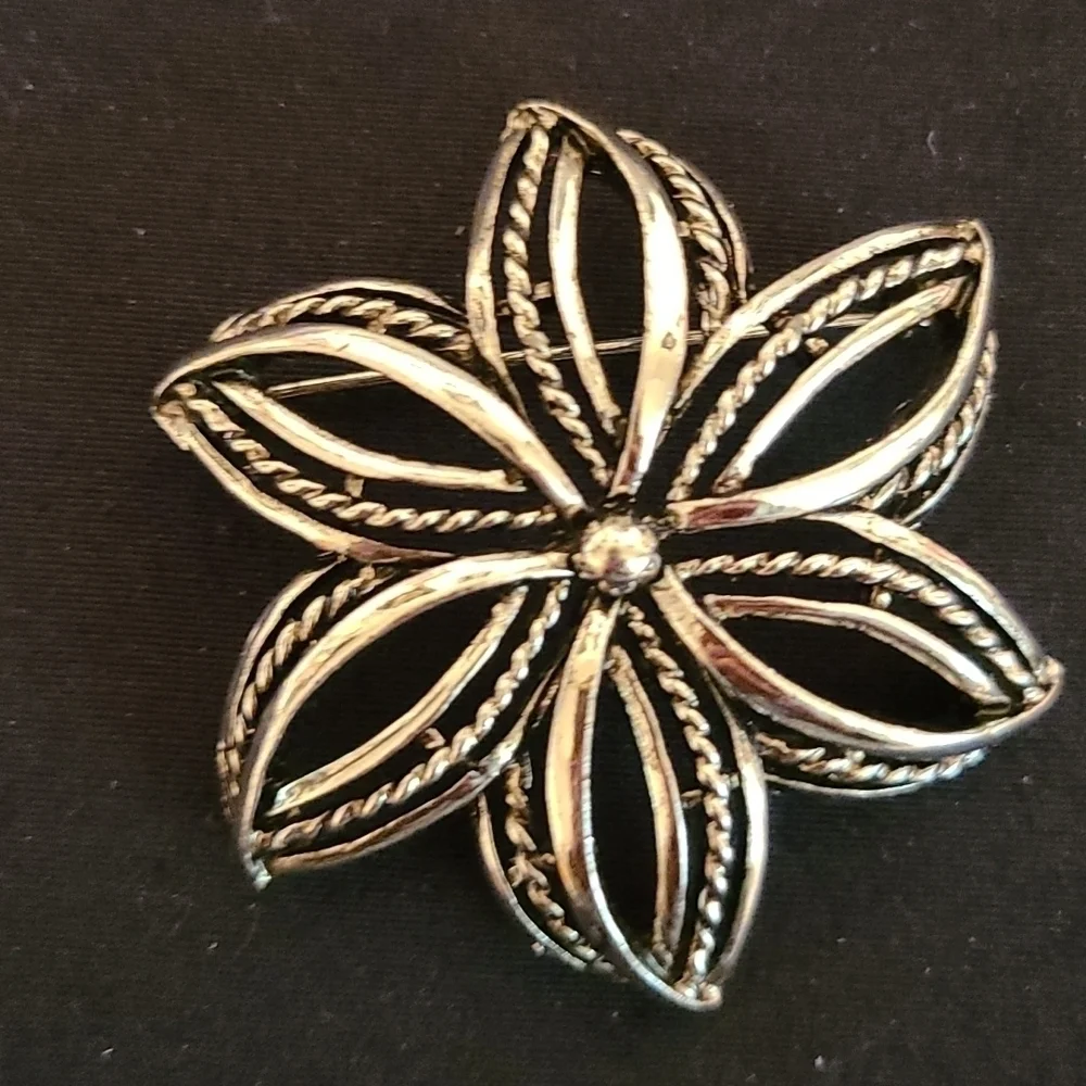 STAR Vintage Signed Silver Tone Brooch